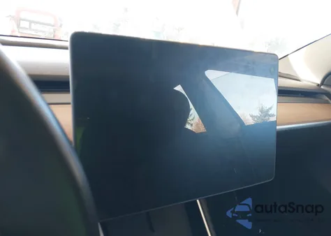 2018 Tesla Model 3 Long Range/Mid Range z USA, uszkodzony, nr VIN 5YJ3E1EA7JF012414